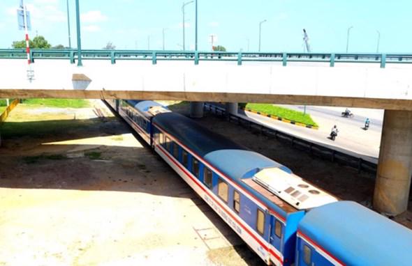 Xây dựng 3 cầu vượt đường sắt trên tuyến Hà Nội - TP Hồ Chí Minh